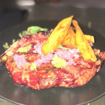 Albaricoque - Chuleta de puerco en salsa colorada - International Near Me - Mexicali, BCN