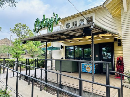 Betsy's at Evelyn's Park by null
