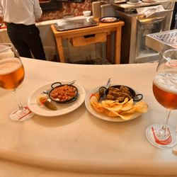 Antonio Pérez - Great food , fantastic service, filling great . Good prices!!