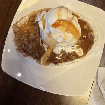 Red White & Brew - Peach cobbler à la mode - New American Near Me - Prescott, Arizona Red White & Brew - Peach cobbler à la mode - New American Near Me - Prescott, Arizona