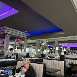 Paulee's Restaurant - Dinning room