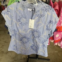 Light blue top so oceanic