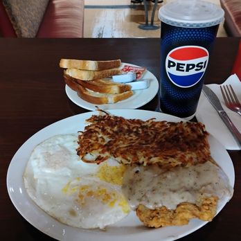 Roxy's Bar & Grill - This is the way chicken fried steak should be, with crispy hash browns and toast. The drink is extra. - Sports Bars Near Me - Seattle, Washington