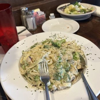 Zorba's Greek Restaurant - Fettuccine Alfredo with Broccoli and chicken - Pizza Near Me - Columbia, South Carolina Zorba's Greek Restaurant - Fettuccine Alfredo with Broccoli and chicken - Pizza Near Me - Columbia, South Carolina