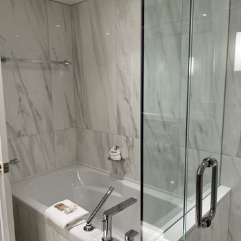 Magnolia Hotel & Spa - Lovely bathroom - Hotels Near Me - Victoria, British Columbia Magnolia Hotel & Spa - Lovely bathroom - Hotels Near Me - Victoria, British Columbia