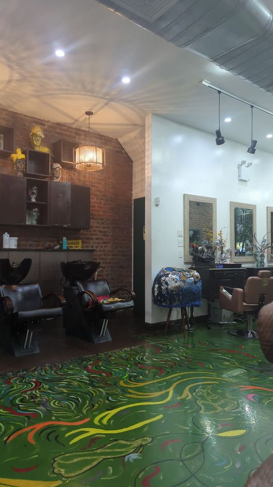 Clyn's Hair Salon Logo