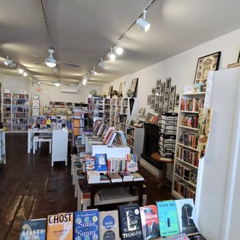 Galena Book & Paper - Storefront - Bookstores Near Me - Galena, Illinois Galena Book & Paper - Storefront - Bookstores Near Me - Galena, Illinois