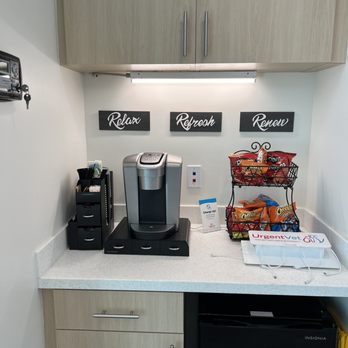 UrgentVet - West Orlando - Free drinks and snacks - Veterinarians Near Me - Ocoee, Florida UrgentVet - West Orlando - Free drinks and snacks - Veterinarians Near Me - Ocoee, Florida