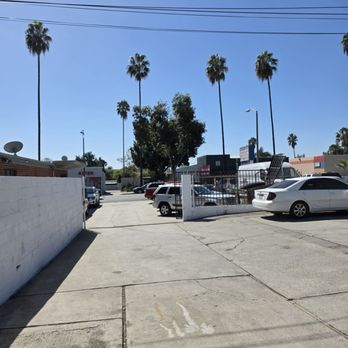 Lake Smog Test Only - Driveway into shop from Washington Blvd - Smog Check Stations Near Me - Pasadena, California Lake Smog Test Only - Driveway into shop from Washington Blvd - Smog Check Stations Near Me - Pasadena, California