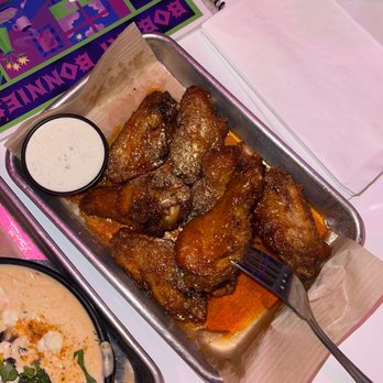 Bobcat Bonnie's Ferndale - 24k gold wings (10/10) - Gastropubs Near Me - Ferndale, Michigan