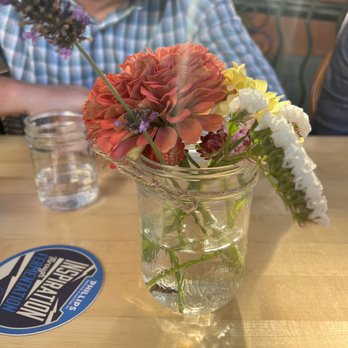 10 Acres Bistro - Brasseries Near Me - Victoria, British Columbia