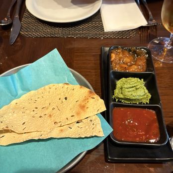 Masala Zone Soho - Papadums & Chutney - Indian Near Me - London, XGL Masala Zone Soho - Papadums & Chutney - Indian Near Me - London, XGL