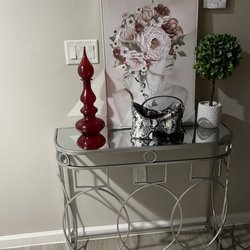 My new entryway table!!  Beautiful huh??