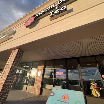 Mochi Donut & Tea - Outside - Bubble Tea Near Me - Virginia Beach, Virginia