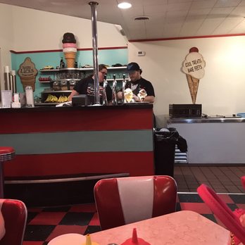 Mel's Hard Luck Diner - These guys were making delicious ice cream treats : ) - Diners Near Me - Branson, Missouri