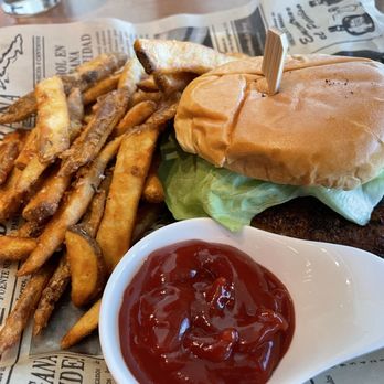 1823 Kitchen & Bar - Blackened Snapper Sandwich - New American Near Me - Tampa, Florida