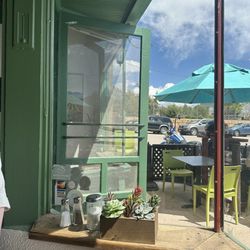Lake And Lantern Cafe - The building