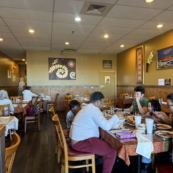Pearl of Siam - Inside seating - Thai Near Me - Aurora, Colorado Pearl of Siam - Inside seating - Thai Near Me - Aurora, Colorado