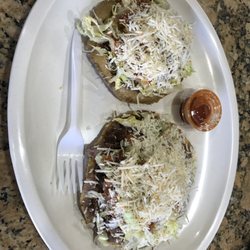 Charlys Food Truck - Sopes de papa o carne desebrada