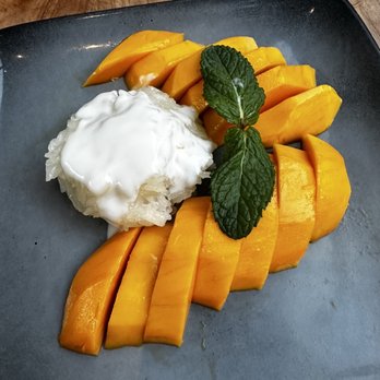 Pusadee's Garden - Mango sticky rice - Thai Near Me - Pittsburgh, Pennsylvania