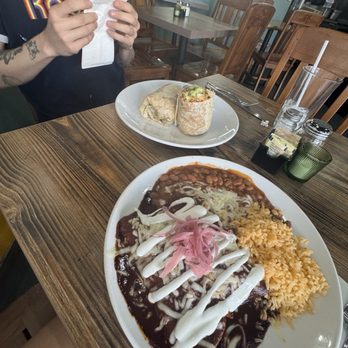 Buena Comida Mexicana - Enchilada and pollo burrito - Mexican Near Me - Los Angeles, California Buena Comida Mexicana - Enchilada and pollo burrito - Mexican Near Me - Los Angeles, California