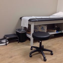 Hanger Clinic - Exam room.