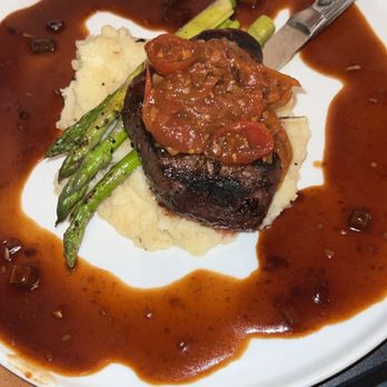 River & Fort - Filet with garlic mash and asparagus - Bars Near Me - SAINT AUGUSTINE, Florida River & Fort - Filet with garlic mash and asparagus - Bars Near Me - SAINT AUGUSTINE, Florida