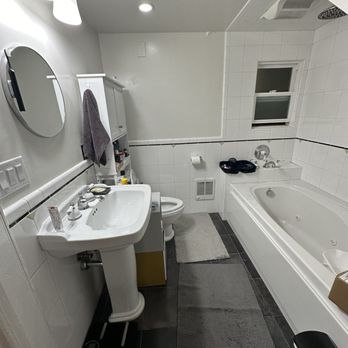 Ideal Builders - Before - Bathroom 2 - inefficient layout - General Contractors Near Me