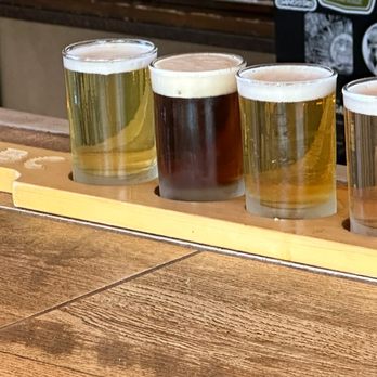 Beer Creek Brewing - A flight of beers (good) - Brewpubs Near Me - Santa Fe, New Mexico