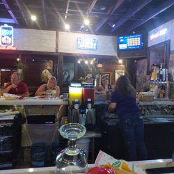 Los Mariachis - Plenty of seating at the large bar