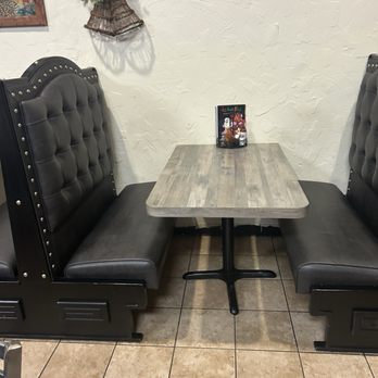 Los Burritos - Seating area - Mexican Near Me - Chesapeake, Virginia