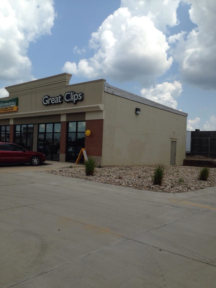 GREAT CLIPS Updated August 2024 3827 University Ave, Waterloo, Iowa