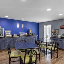 SureStay Plus Hotel by Best Western Asheboro - Breakfast Area
