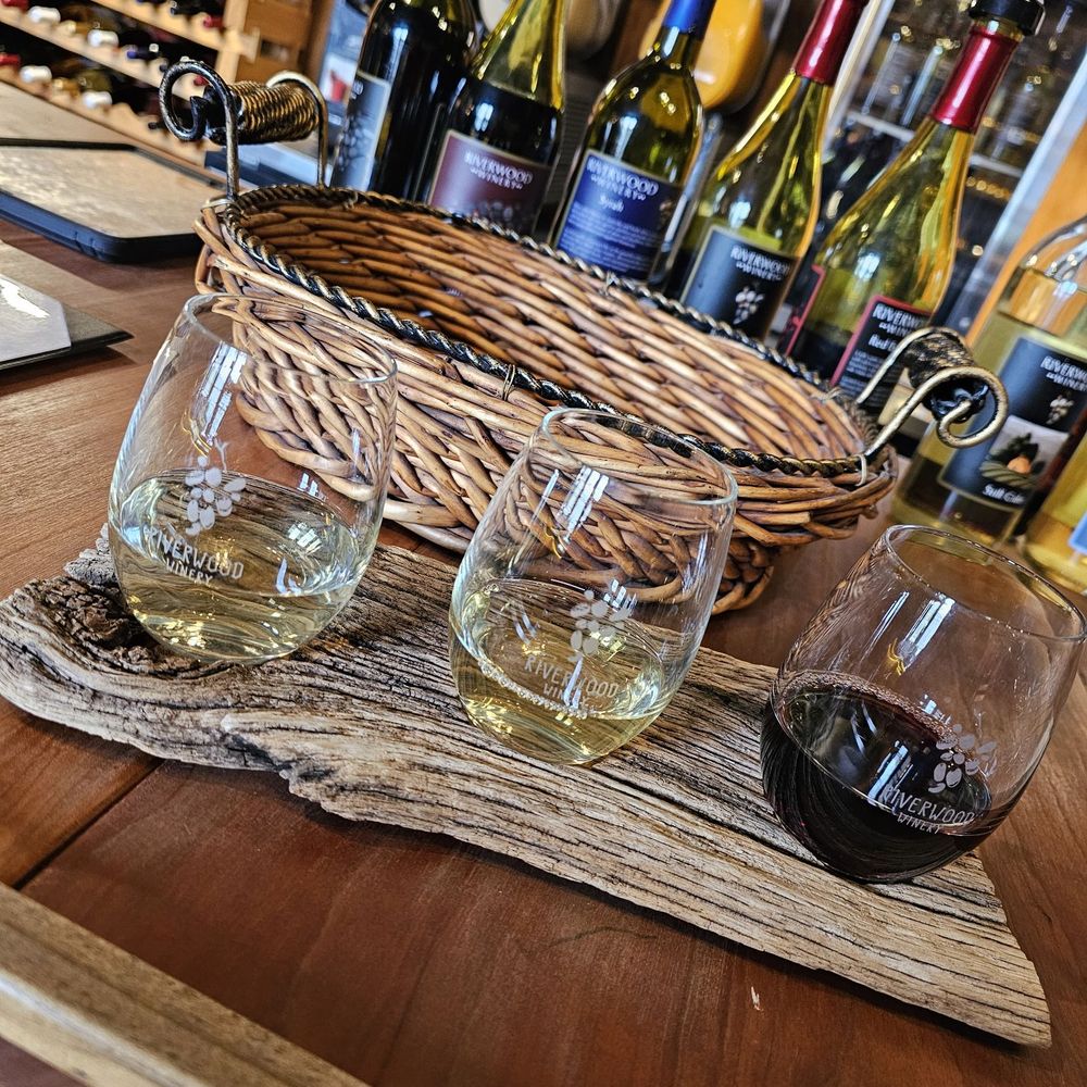 Riverwood Winery - Wine flight - Wineries Near Me - Rushville, Missouri Riverwood Winery - Wine flight - Wineries Near Me - Rushville, Missouri