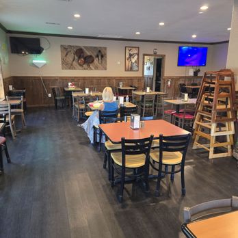 Letty’s Tacos - A view from the front across the restaurant. - Mexican Near Me - Del Valle, Texas