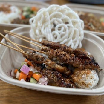 Nusa - Yummy chicken sate with peanutty sauce, delicious - Indonesian Near Me - San Francisco, California Nusa - Yummy chicken sate with peanutty sauce, delicious - Indonesian Near Me - San Francisco, California