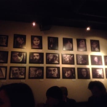 Le P'tit Bar - Le mur avec les photos d'inconnus - Bars Near Me - Montreal, Quebec