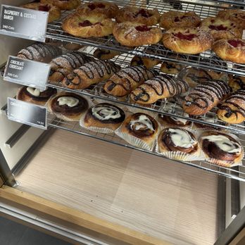 Cobs Bread - Display case - Bakeries Near Me - Scarsdale, New York