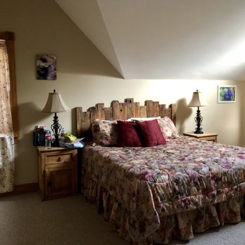 Ouray Main Street Inn - Bedroom of the Palomino Room. - Hotels Near Me - Ouray, Colorado Ouray Main Street Inn - Bedroom of the Palomino Room. - Hotels Near Me - Ouray, Colorado
