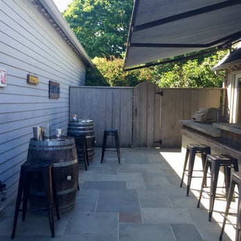 Rose Hill Vineyards - Wine Tasting Room Near Me - Mattituck, New York