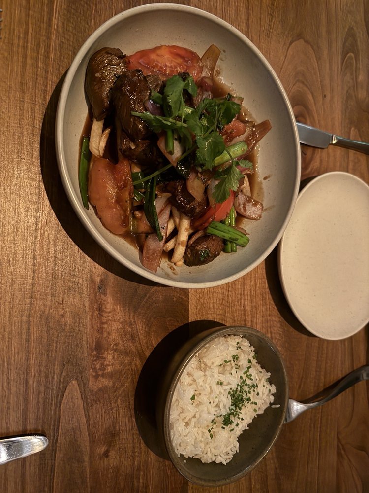 Altamirano Restaurant & Bar