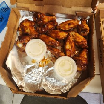 Round Table Pizza - Bbq wings bone in with ranch dressing - Pizza Near Me - Kahului, Hawaii