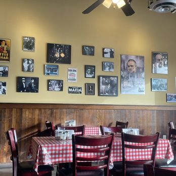 Capo's Pizzeria - Inside - Pizza Near Me - San Antonio, Texas