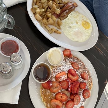 Le Peep - Lumberjack, looks better than it tastes - Breakfast & Brunch Near Me - Edison, New Jersey Le Peep - Lumberjack, looks better than it tastes - Breakfast & Brunch Near Me - Edison, New Jersey