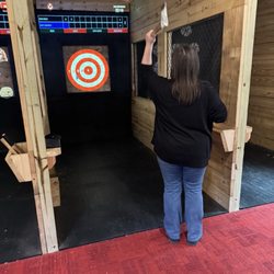 Lumberjaxe Alley Axe Throwing