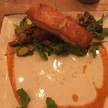 Canvas - Salmon w/mixed greens and veggie - New American Near Me - Orlando, Florida Canvas - Salmon w/mixed greens and veggie - New American Near Me - Orlando, Florida