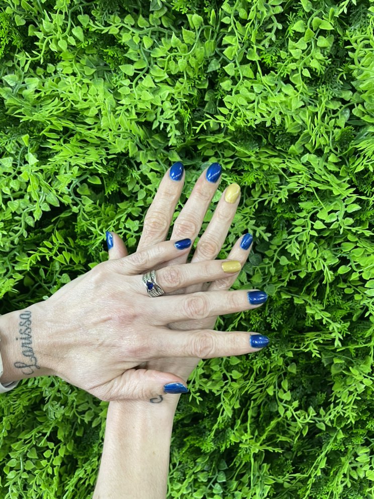 Island Oasis Salon Logo