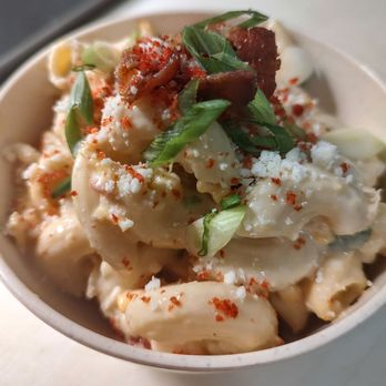 Fat Bottom Grill - Crawfish Mac & Chz Pasta Salad - Food Trucks Near Me - Blanco, Texas