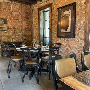 Beehive Augusta Tavern - The upstairs dining room - American Near Me - Augusta, Kentucky