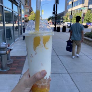 Möge Tee - Mango pomelo cheese foam. - Bubble Tea Near Me - Evanston, Illinois Möge Tee - Mango pomelo cheese foam. - Bubble Tea Near Me - Evanston, Illinois